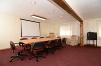 라마다 바이 윈덤 에핑엄