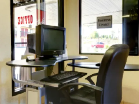 Americas Best Value Inn and Suites Macon マコンのホテル