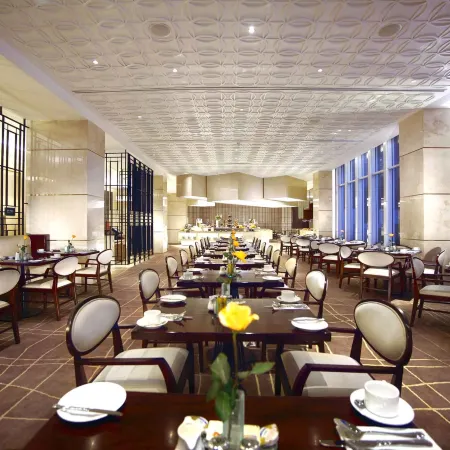 The Grove Suites by Grand Aston Отели рядом с достопримечательностью «Торговый центр Epicentrum Walk»