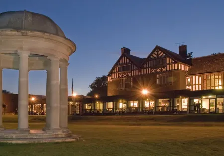 Royal Court Hotel & Spa Coventry Отели рядом со станцией Железнодорожная станция Ковентри