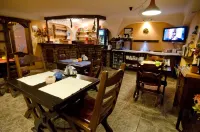 Gościniec Pod Sosnami Drzonków Hotels in Nowa Sol