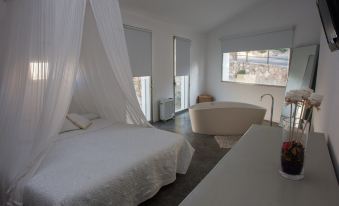 La Maga Rooms