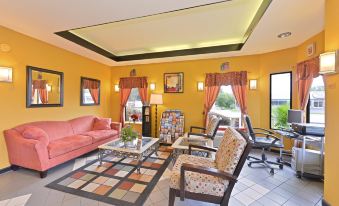Econo Lodge Inn & Suites