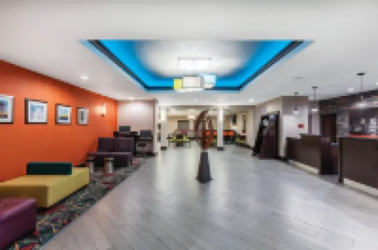 La Quinta Inn & Suites by Wyndham Houston Bush Intl Airpt E