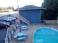 Mountain Country Motor Inn Hotel di Pine B Township