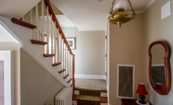 Four Mounds Inn