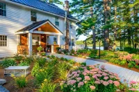 Wolf Cove Inn Hotel dekat Poland Spring Preservation Society