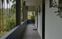 Surya Hotel & Resort Baturraden - parking