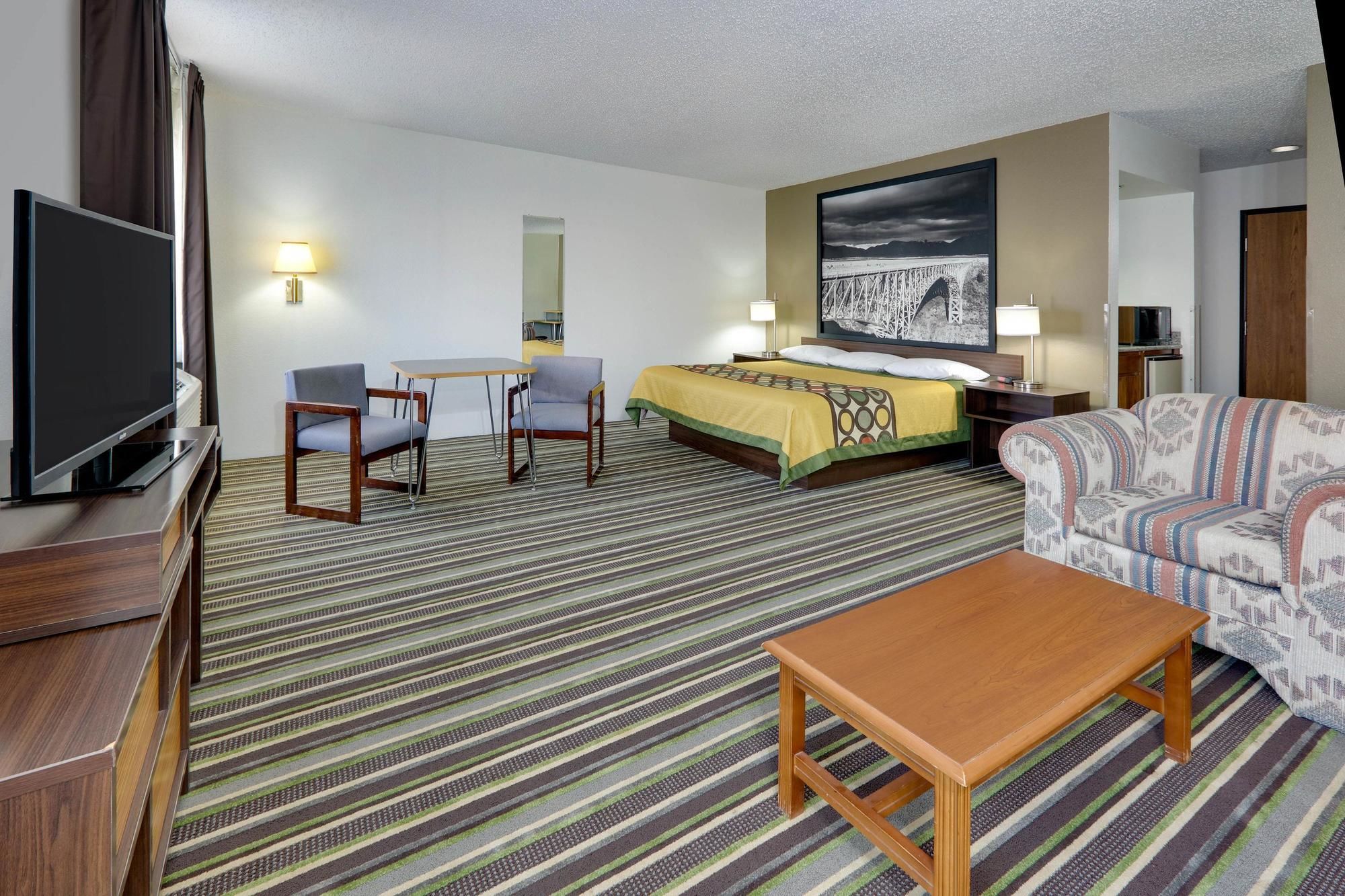 Super 8 by Wyndham Roswell