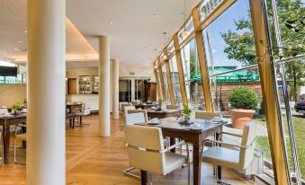 2. Hotel Se..
