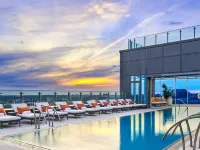 Hotel X Toronto, a Destination by Hyatt Hotel Hotels near BMO Field