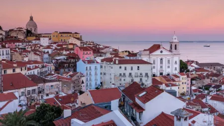 Four Seasons Hotel Ritz Lisbon Отели рядом с достопримечательностью «Graça Convent»