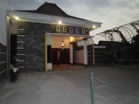 Griya Putri Dewi Guesthouse Hotel in zona Widya Intersat Nusantara