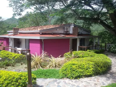 Hotel El Tesoro Hotels near Sopetran