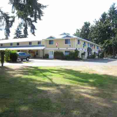 Riverside Resort Hotel Exterior