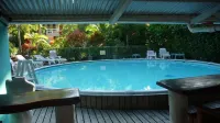 Playa Bluff Lodge - Pools