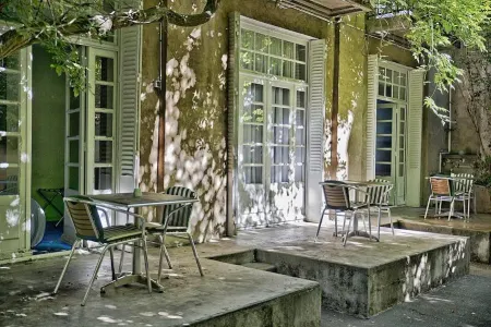 Hotel Régina Отели рядом с достопримечательностью «Университет Франш-Конте»