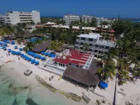 Chichis and Charlies Beachfront