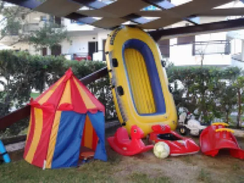 Chris Studios & Apartments