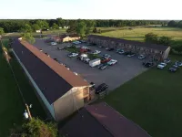 Countryside Inn - parking