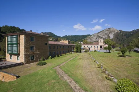 Parador de Cangas de Onis Отели в г. Collia