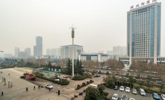 Ibis Hotel (Luoyang Baolong Square)