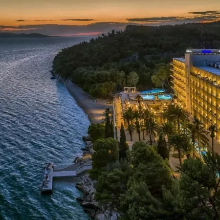 Bluesun Hotel Jadran Отели рядом с достопримечательностью «Пляж Сент-Петер»