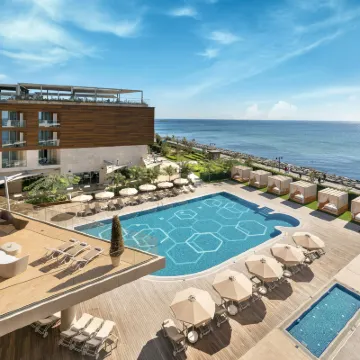 Crowne Plaza Florya Istanbul Hotel dekat Yesilkoy Station