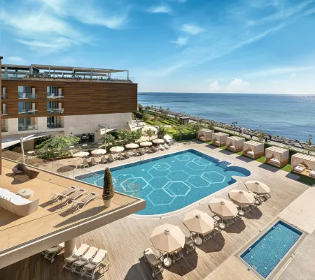 Crowne Plaza Florya Istanbul Отели рядом с достопримечательностью «Музей авиации»