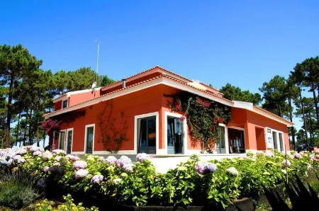 Ohai Nazaré Outdoor Resort Отели в г. Назаре