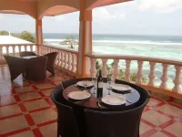 Au Fond de Mer View