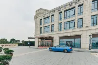 Linjiang International Cruise Hotel (Shanghai Baoyang Road Port Area) Hotels near Anxin Commercial Plaza