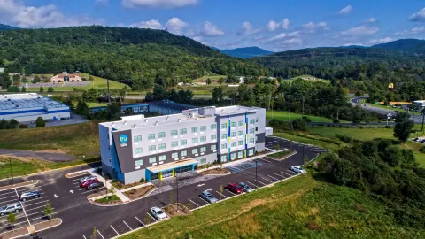 Tru by Hilton Roanoke Hollins in Roanoke County