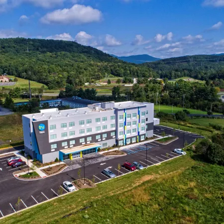 Tru by Hilton Roanoke Hollins