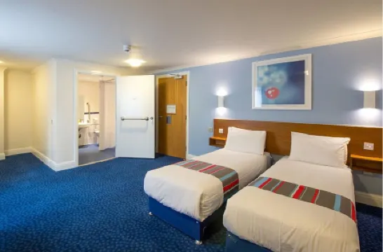 Travelodge Northampton Wootton Отели рядом с достопримечательностью «Университет Нортгемптон»
