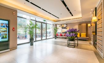 Home Inn Plus (Zhengzhou CBD Convention and Exhibition Center)