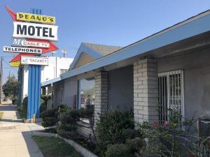 Deano's Motel