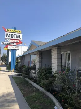 Deano's Motel Hotels near Baldwin Hills Scenic Overlook