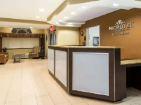 マイクロテル イン & スイーツ バイ ウィンダム ノース カントン ジャクソンのホテル