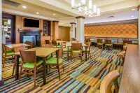 Fairfield Inn & Suites Turlock فنادق في تورلوك