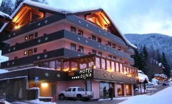 Luna Wellness Hotel