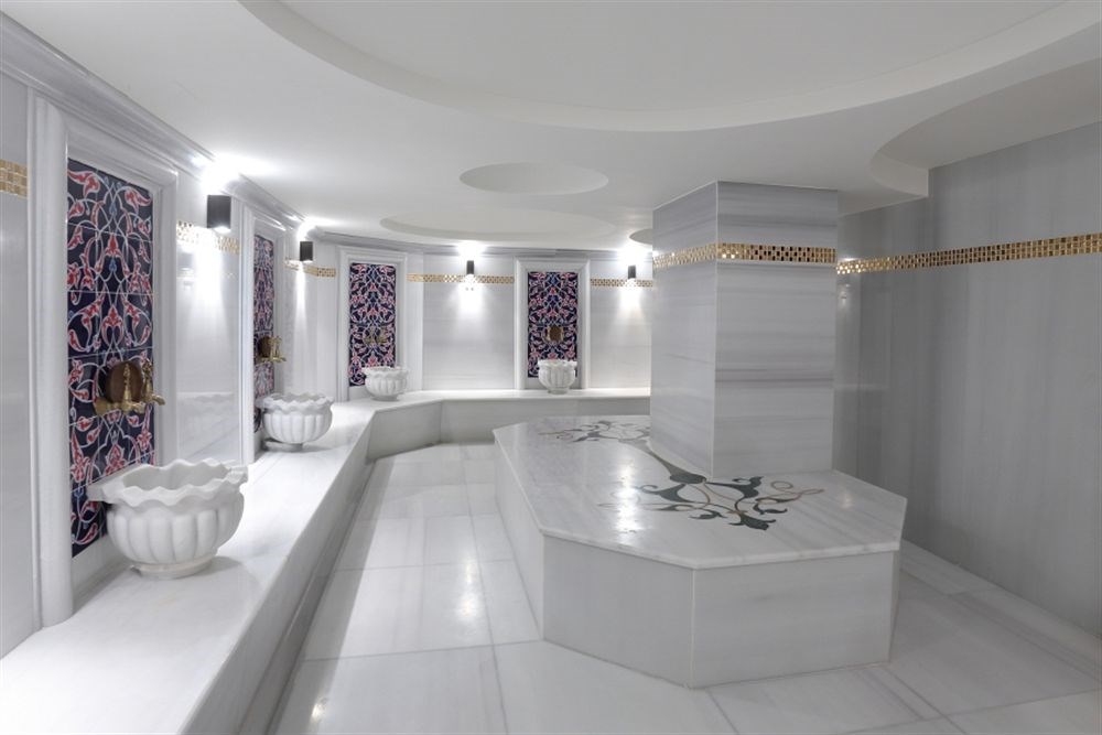 Queen Hotel & Spa