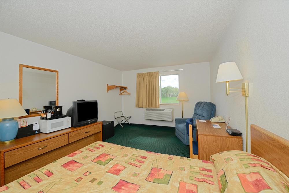 Americas Best Value Inn Charlotte, MI