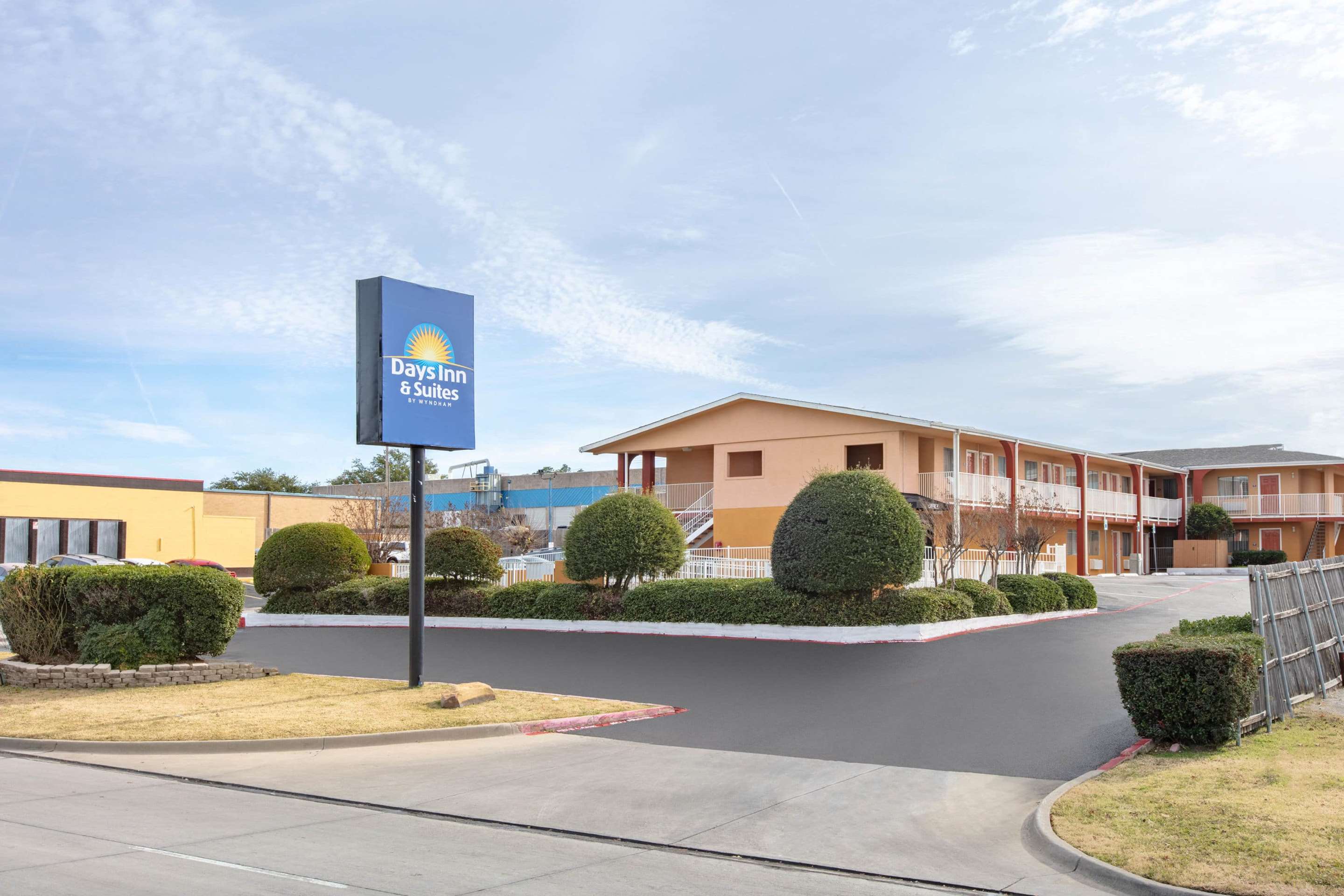 Days Inn & Suites by Wyndham Arlington Near Six Flags