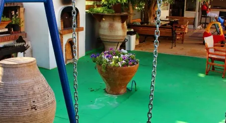 Albatross Apartments Отели рядом с достопримечательностью «Senses Club»