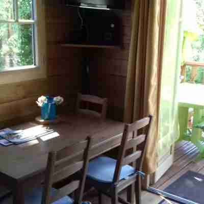 Roulotte au Domaine de la Moretie Rooms