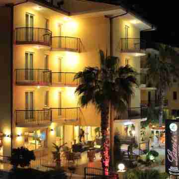 Lion's Hotel Hotel Exterior