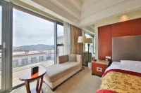 Yunhu Resort Hotels near Feilai Stone