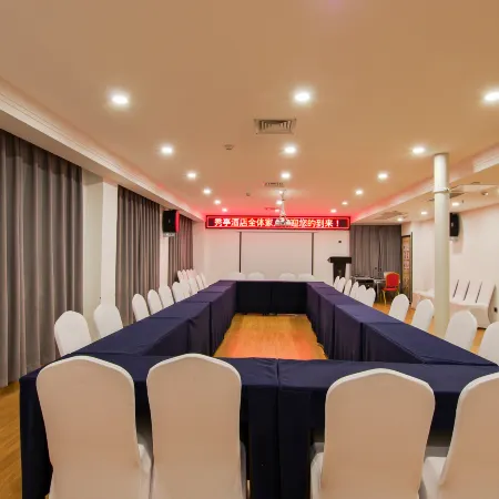 Shenqiu Xiuting Hotel (County Government High-speed Railway Station Branch)