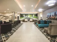 La Quinta Inn & Suites by Wyndham Dallas - Richardson Hotels near Park Central